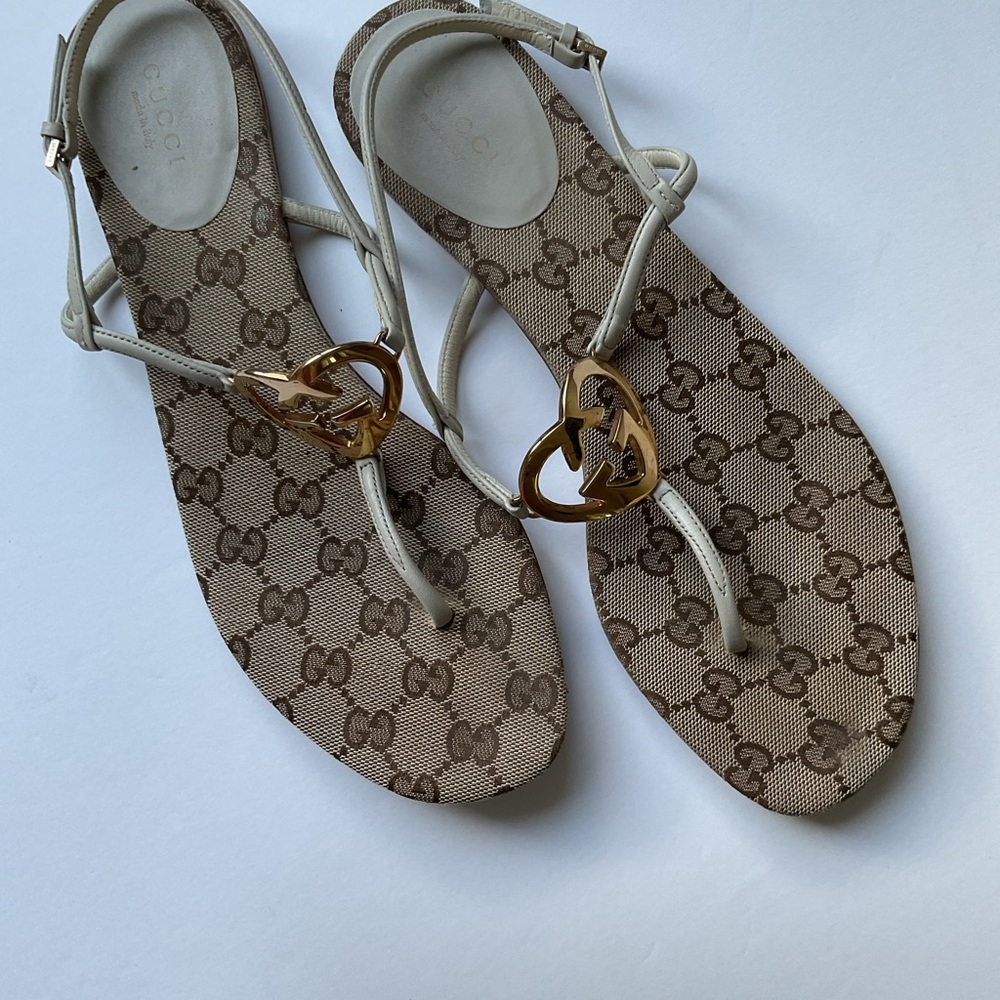 Vintage Gucci Cream and Gold Sandals with T-Strap Design